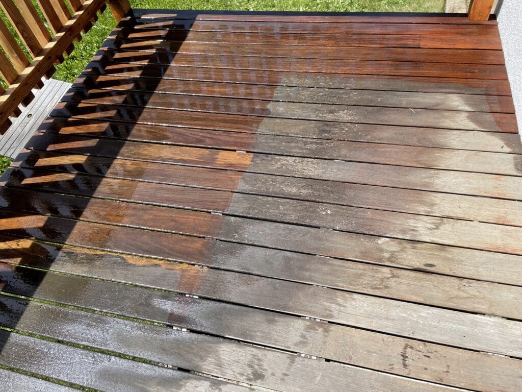 Nettoyage partiel d'une terrasse en bois